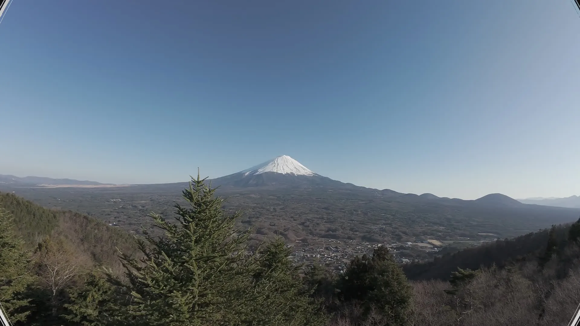 富士山を望むドローン空撮